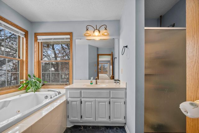 1602 Regatta Drive, Woodbury, MN 55125