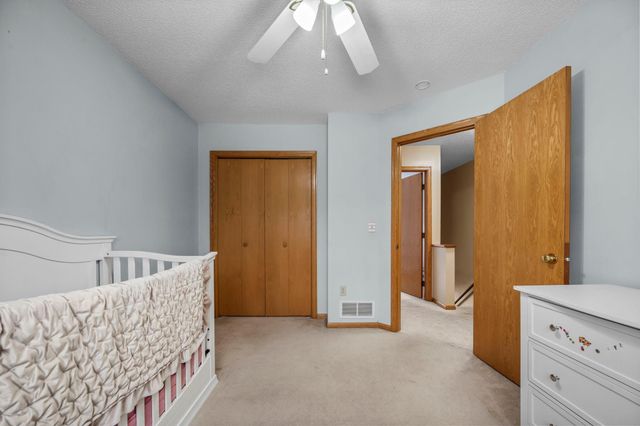 1602 Regatta Drive, Woodbury, MN 55125