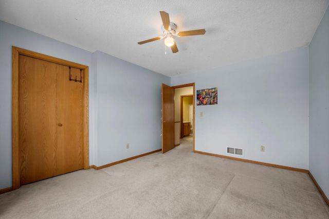 1602 Regatta Drive, Woodbury, MN 55125