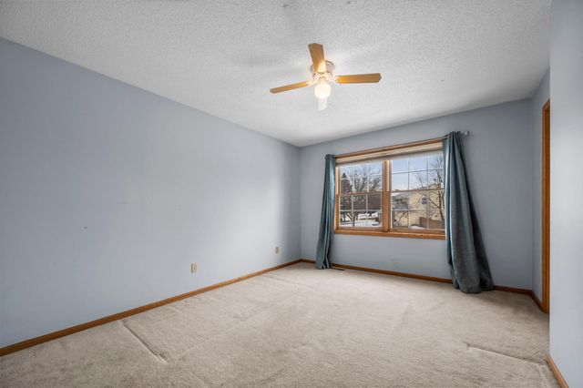 1602 Regatta Drive, Woodbury, MN 55125