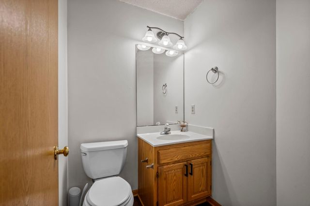 1602 Regatta Drive, Woodbury, MN 55125