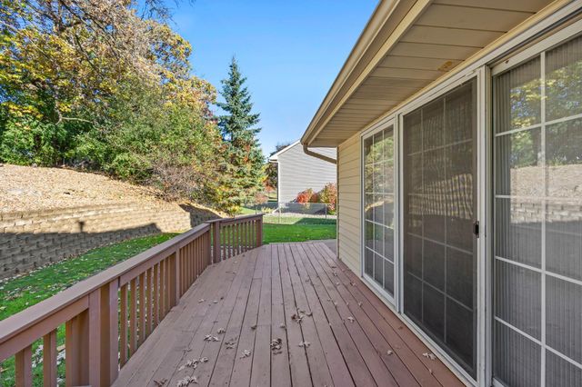 1602 Regatta Drive, Woodbury, MN 55125