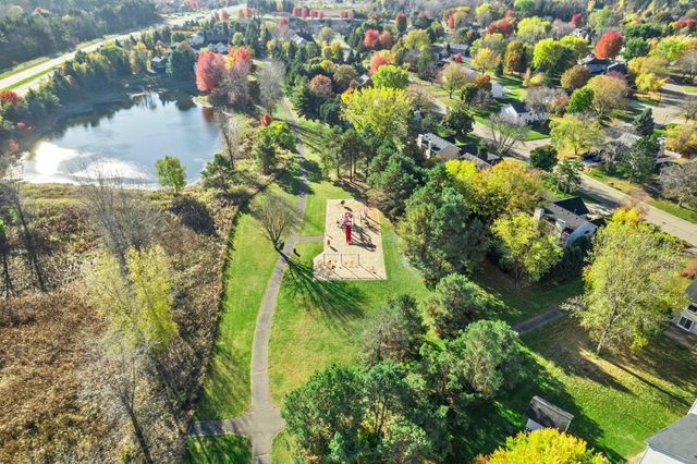 1602 Regatta Drive, Woodbury, MN 55125