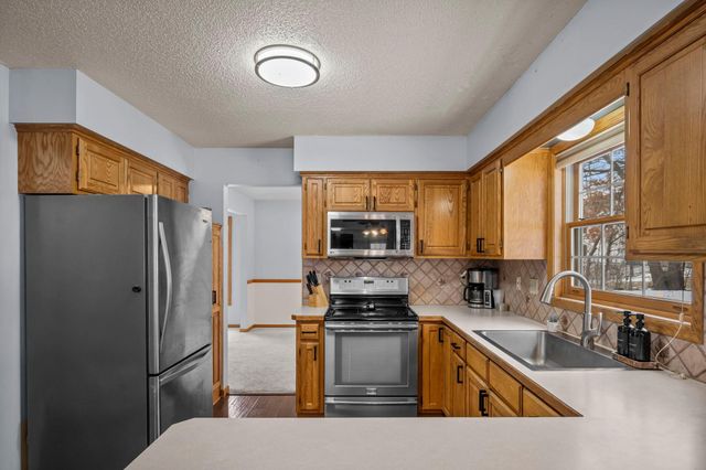 1602 Regatta Drive, Woodbury, MN 55125