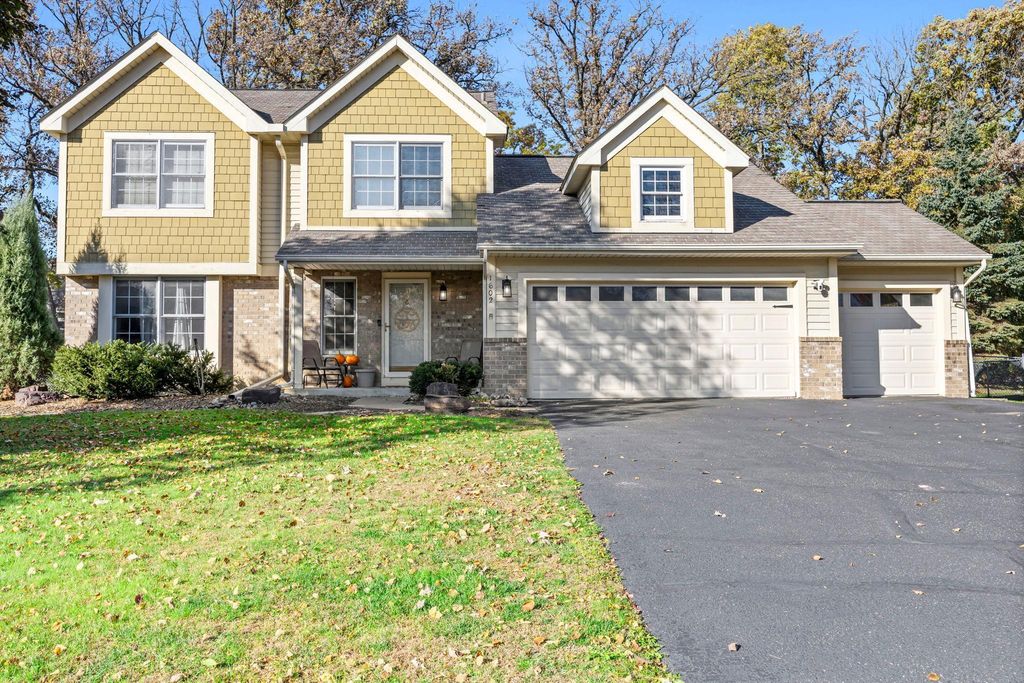 1602 Regatta Drive, Woodbury, MN 55125