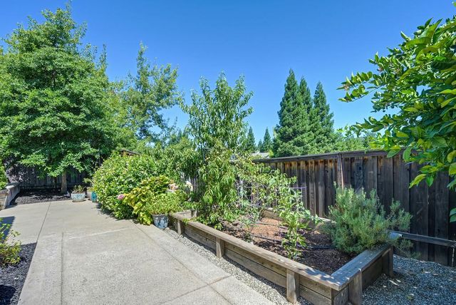 500 Prairie Falcon Ct, El Dorado Hills, CA 95762