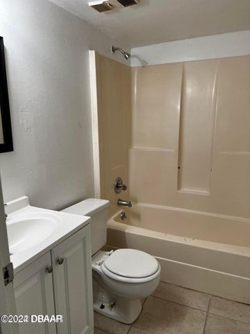 304 Maple St Apt 5, Daytona Beach, FL 32114