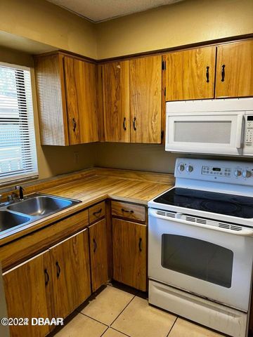 304 Maple St Apt 5, Daytona Beach, FL 32114