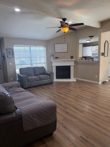 604 Red Coat Lane, Arlington, TX 76002