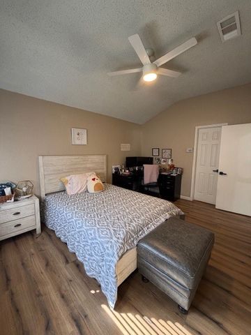 604 Red Coat Lane, Arlington, TX 76002