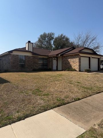 604 Red Coat Lane, Arlington, TX 76002