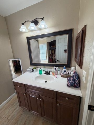 604 Red Coat Lane, Arlington, TX 76002