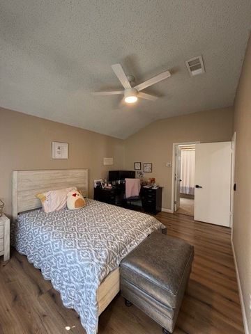 604 Red Coat Lane, Arlington, TX 76002