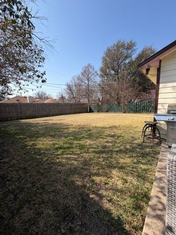 604 Red Coat Lane, Arlington, TX 76002