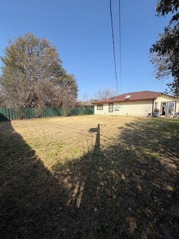 604 Red Coat Lane, Arlington, TX 76002