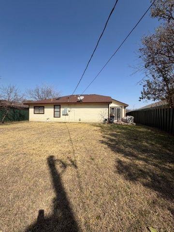 604 Red Coat Lane, Arlington, TX 76002