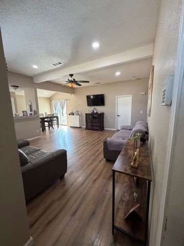 604 Red Coat Lane, Arlington, TX 76002