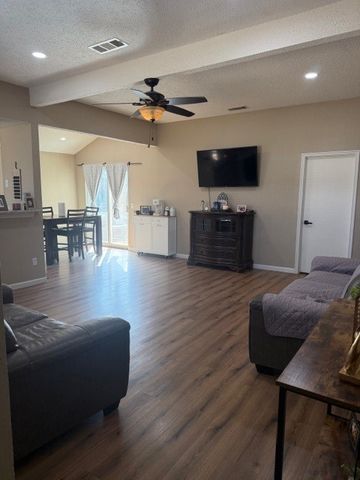 604 Red Coat Lane, Arlington, TX 76002