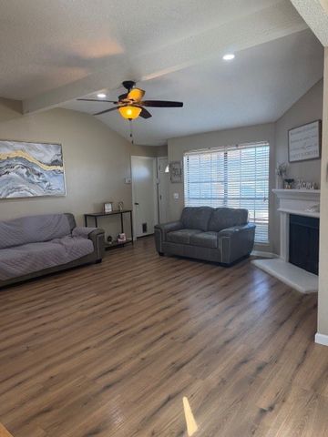 604 Red Coat Lane, Arlington, TX 76002