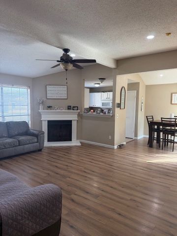 604 Red Coat Lane, Arlington, TX 76002