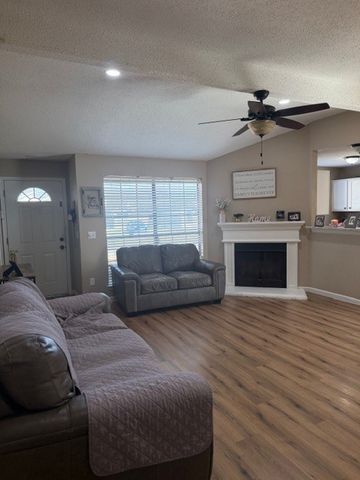 604 Red Coat Lane, Arlington, TX 76002