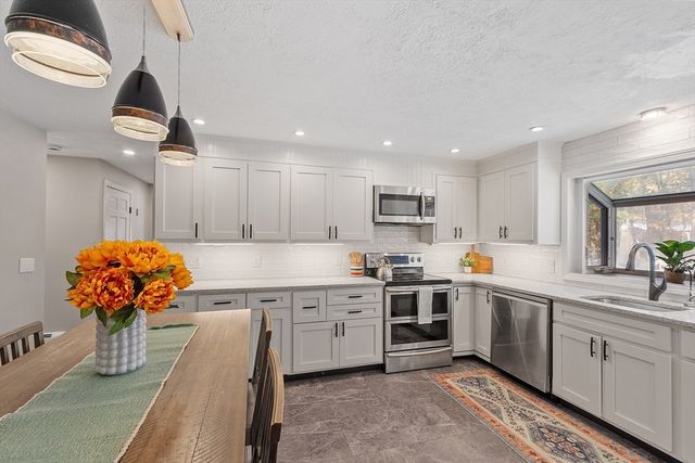 27 Forest Road, Acton, MA 01720