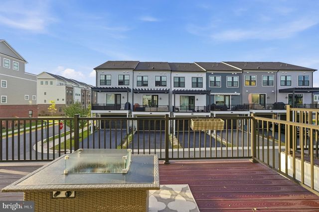 657 BELMONT BAY DR, Woodbridge, VA 22191