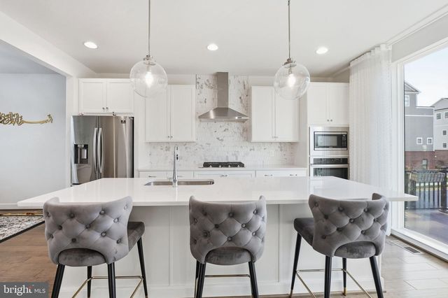 657 BELMONT BAY DR, Woodbridge, VA 22191