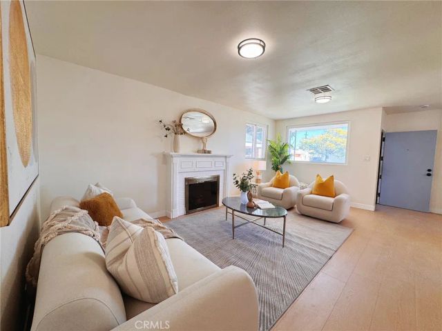 8633 Cimarron Street, Los Angeles, CA 90047