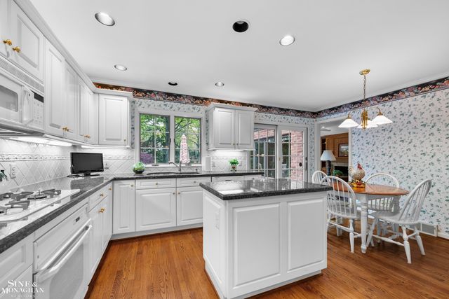 96 Moran Road, Grosse Pointe Farms, MI 48236