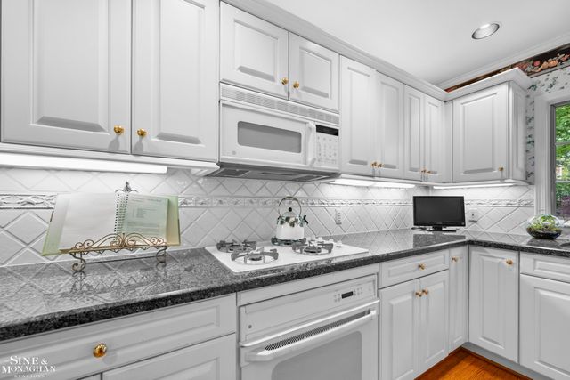 96 Moran Road, Grosse Pointe Farms, MI 48236