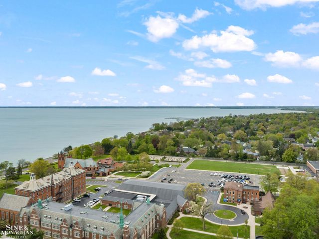 96 Moran Road, Grosse Pointe Farms, MI 48236