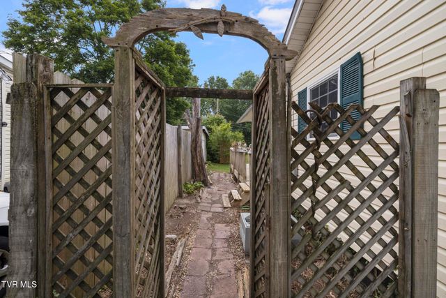 2012 Euclid Avenue, Bristol, VA 24201
