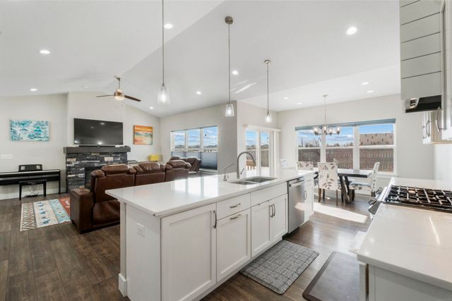 4923 Cohen Ct, Cedar Falls, IA 50613