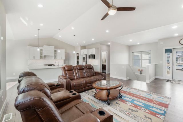 4923 Cohen Ct, Cedar Falls, IA 50613