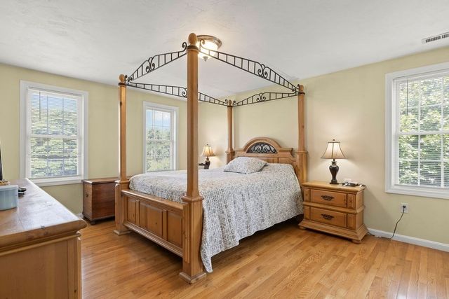 413 Huttleston Ave, Fairhaven, MA 02719