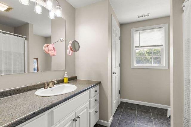 413 Huttleston Ave, Fairhaven, MA 02719