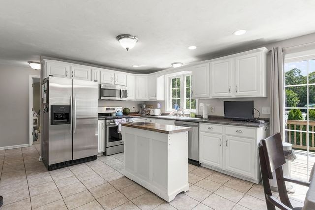 413 Huttleston Ave, Fairhaven, MA 02719