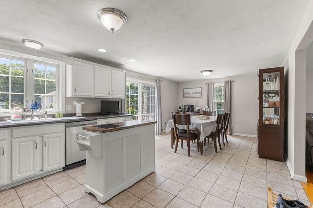 413 Huttleston Ave, Fairhaven, MA 02719