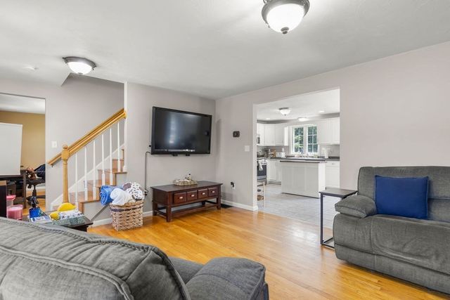 413 Huttleston Ave, Fairhaven, MA 02719