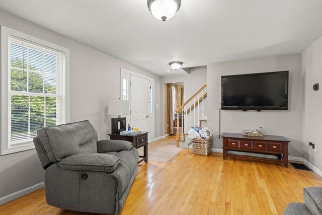 413 Huttleston Ave, Fairhaven, MA 02719