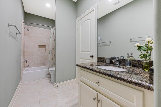 3 Waterford Pointe Circle, Sugar Land, TX 77479