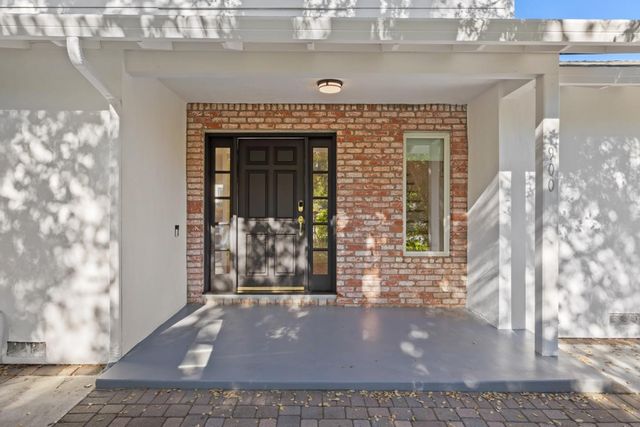 900 Los Robles Avenue, Palo Alto, CA 94306