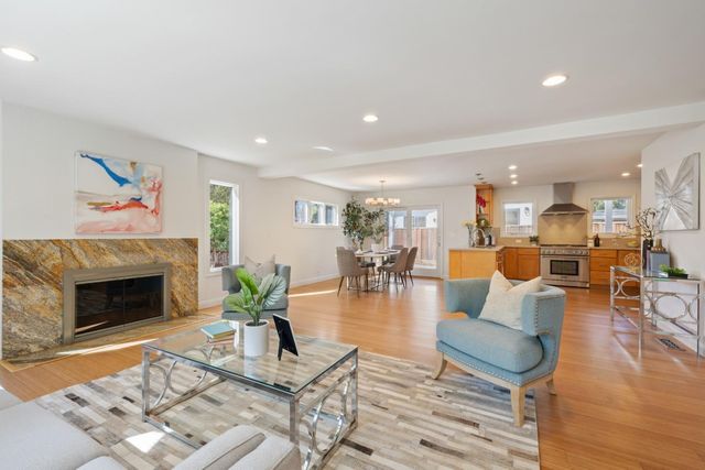 900 Los Robles Avenue, Palo Alto, CA 94306