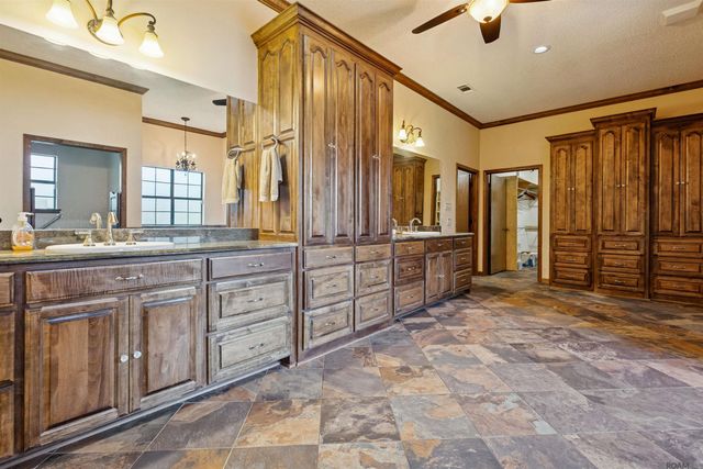6615 Oak Cluster Dr, Greenwell Springs, LA 70739