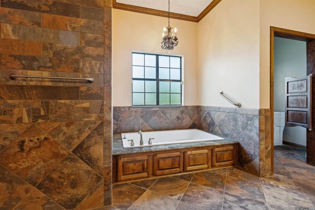 6615 Oak Cluster Dr, Greenwell Springs, LA 70739