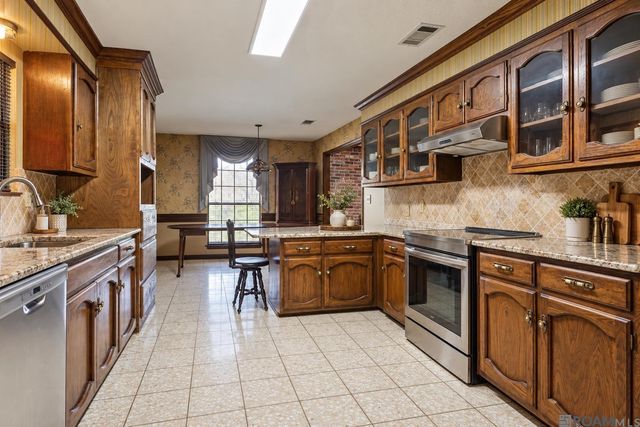 6615 Oak Cluster Dr, Greenwell Springs, LA 70739