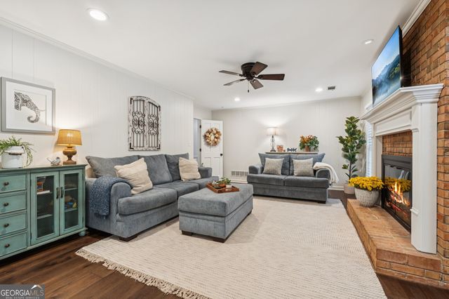 870 Hickory Oak Hollow, Roswell, GA 30075