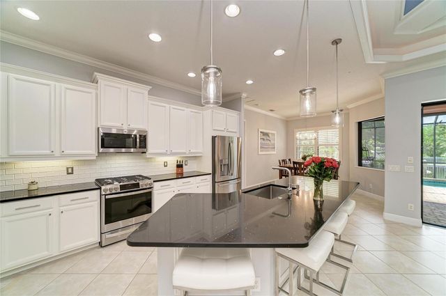 545 MAST DRIVE, Bradenton, FL 34208