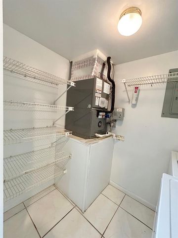 433 Pine Glen Lane C2, Greenacres, FL 33463